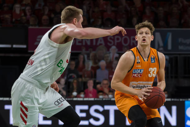 洲足坛的重 洲足坛的重