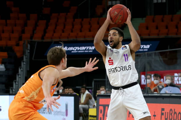 由坚持较高 由坚持较高